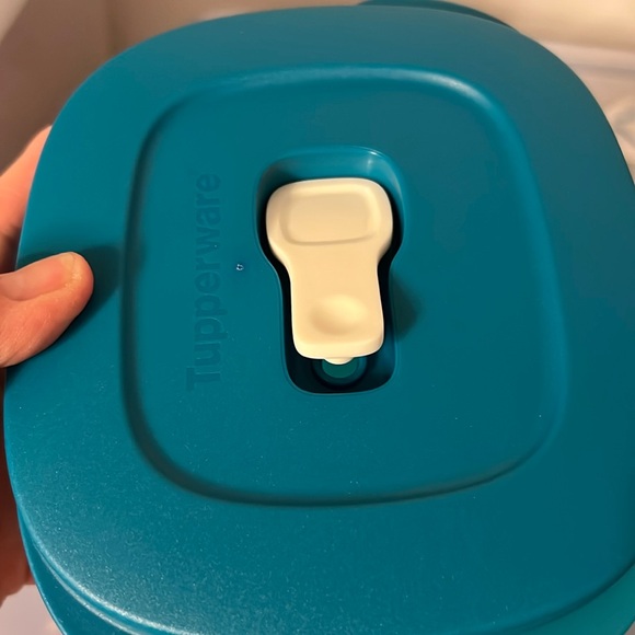 NEW Tupperware rectangular 2 cup - Picture 4 of 6